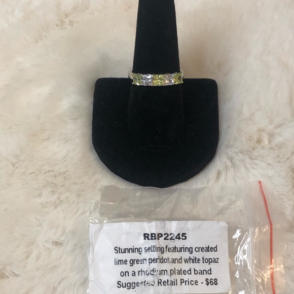 Bomb Party Green Peridot & White Topaz Ring size 9 - Picture 3 of 6